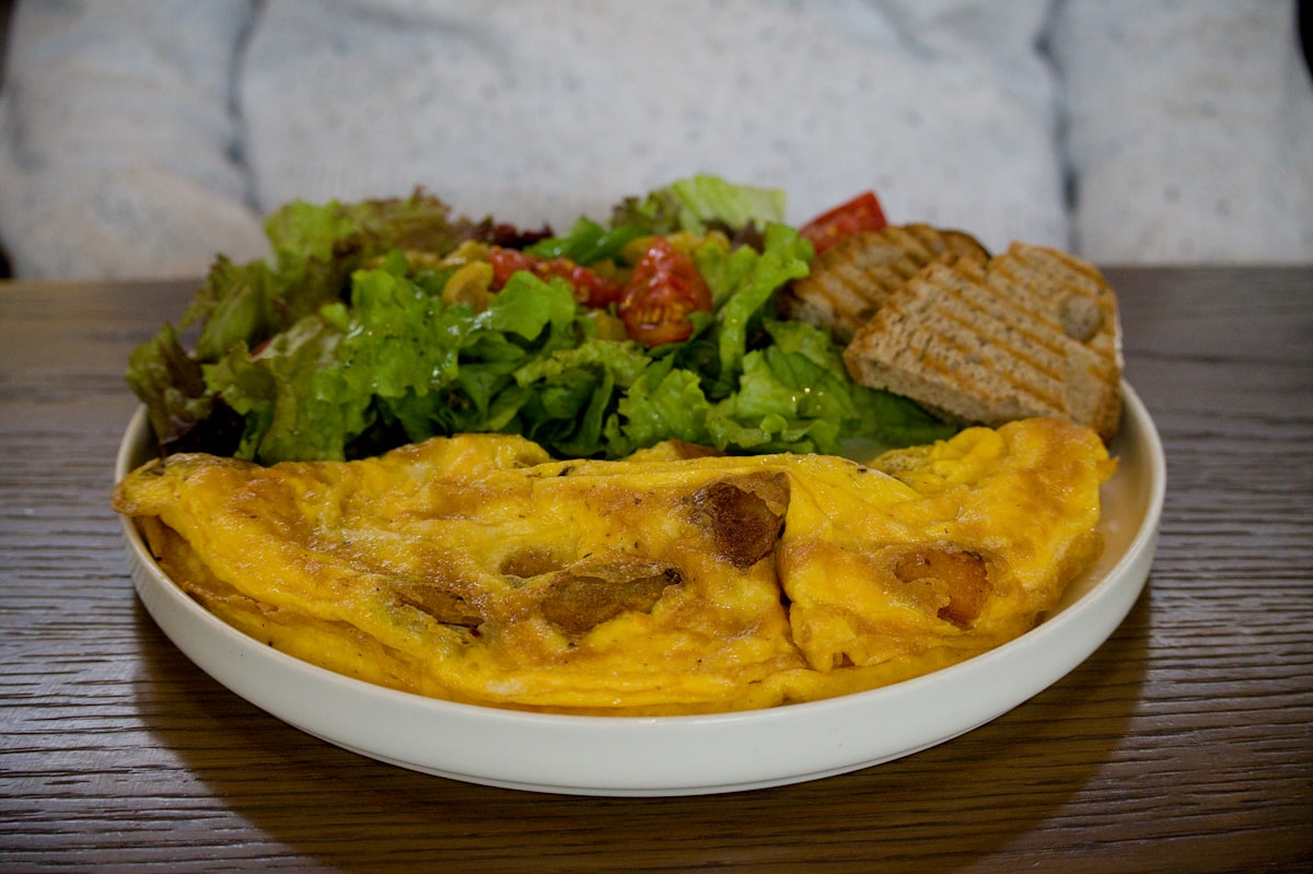 Diferentes tipos de proteínas: legumbres, pescado y huevos