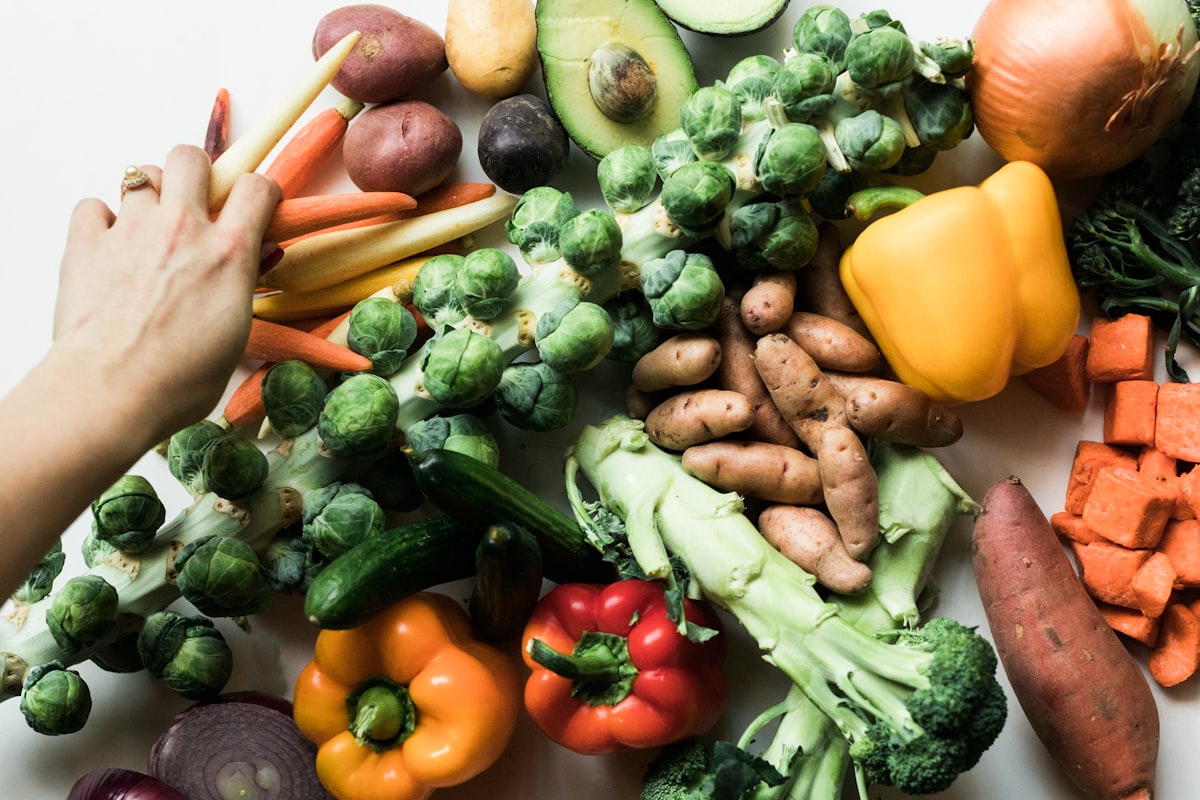 Planificación de comidas semanales con alimentos frescos